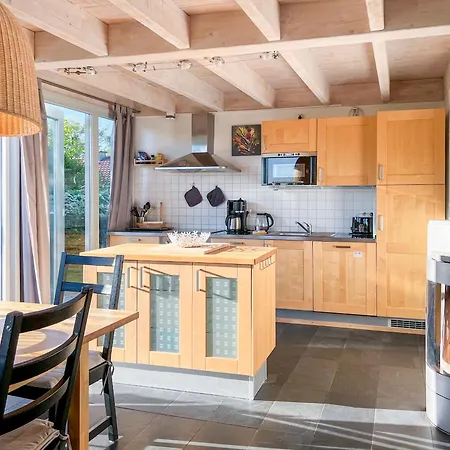 Wiesengefluester E5 - Gruppenfreundlich In Randlage Mit Fasssauna Röbel