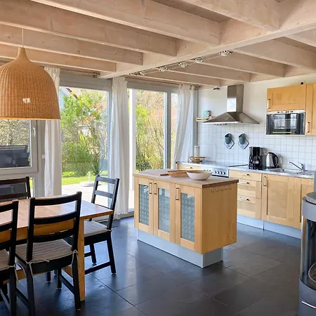 Wiesengefluester E5 - Gruppenfreundlich In Randlage Mit Fasssauna Röbel